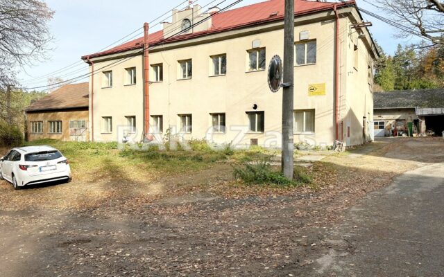 foto Multifunkční komerční objekt – 750 m2, uzavřený dvůr, pozemek 2.164 m2, Zbiroh, ul. Líšenská